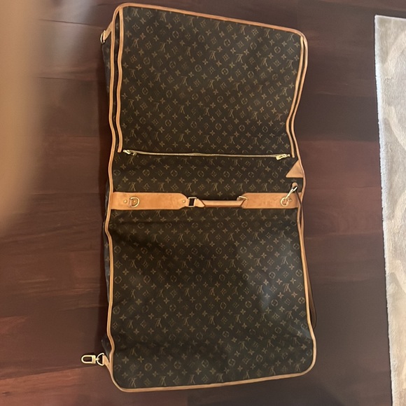 Luis Vuitton cream/brown carry/duffel bag. - Picture 9 of 9
